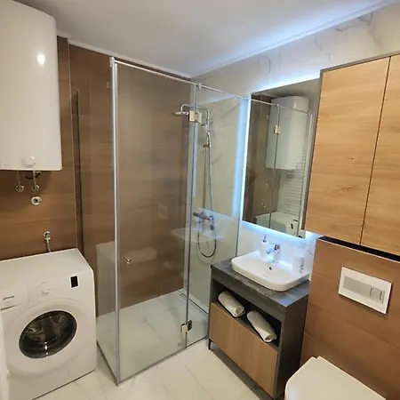 アパート Stefanovic, *